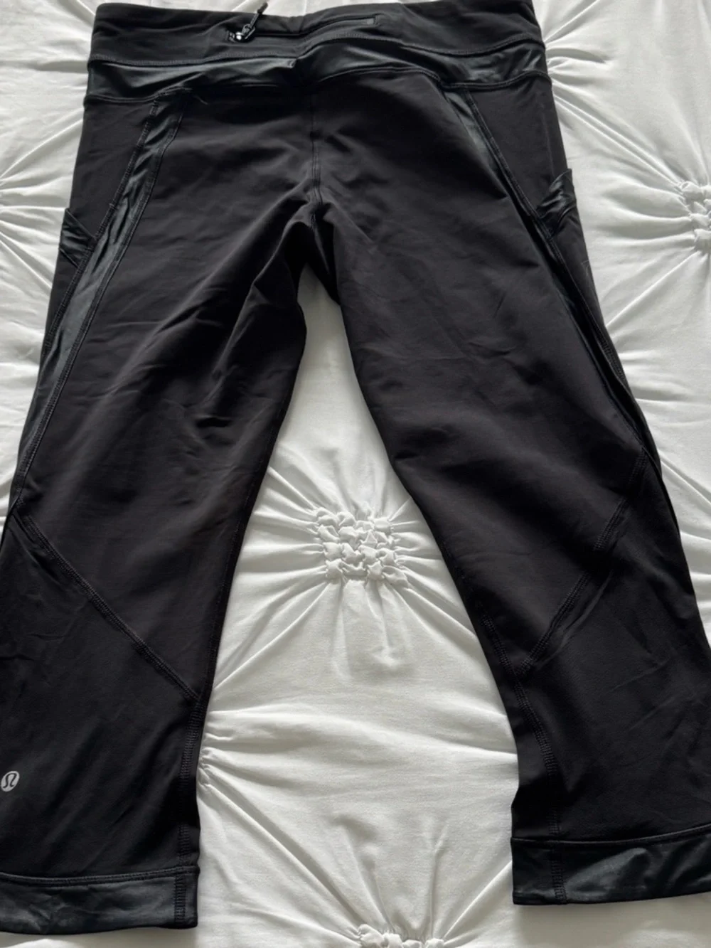 lululemon athletica Black and White Logo Active bottom. - Picture 3 of 7